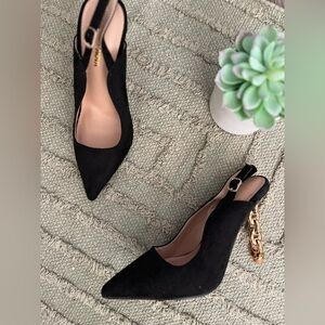 Elegant Black Women's Shoes with Gold Chain Detail
